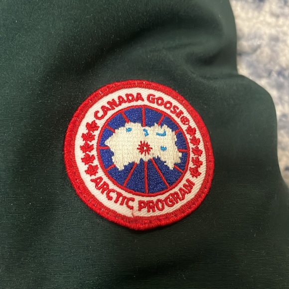 Women’s Canada Goose Rossclair Heritage Parka- Size Medium, Color- Dark green - Picture 3 of 12